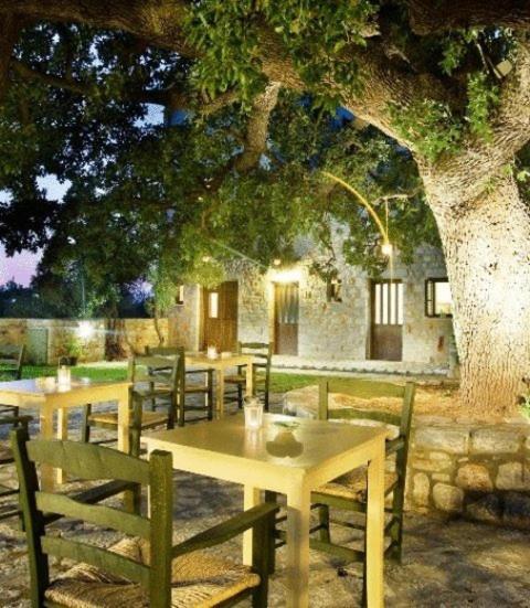 Vlyhada Guesthouse Pyrgos Dirou Ngoại thất bức ảnh