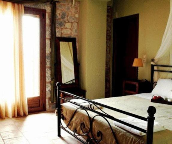 Vlyhada Guesthouse Pyrgos Dirou Ngoại thất bức ảnh