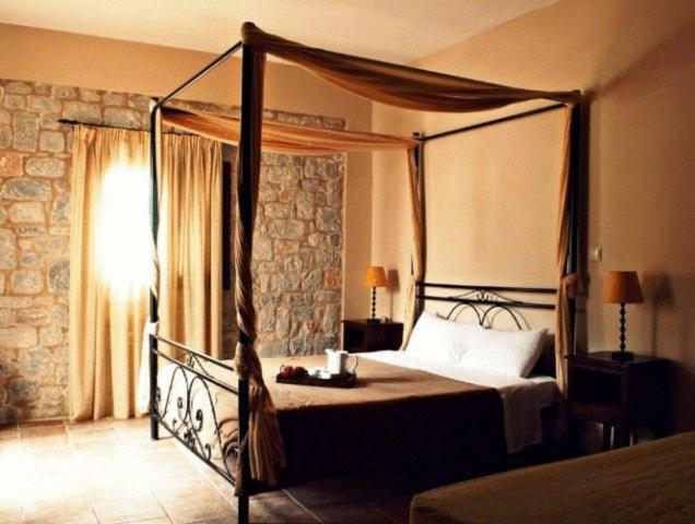 Vlyhada Guesthouse Pyrgos Dirou Ngoại thất bức ảnh